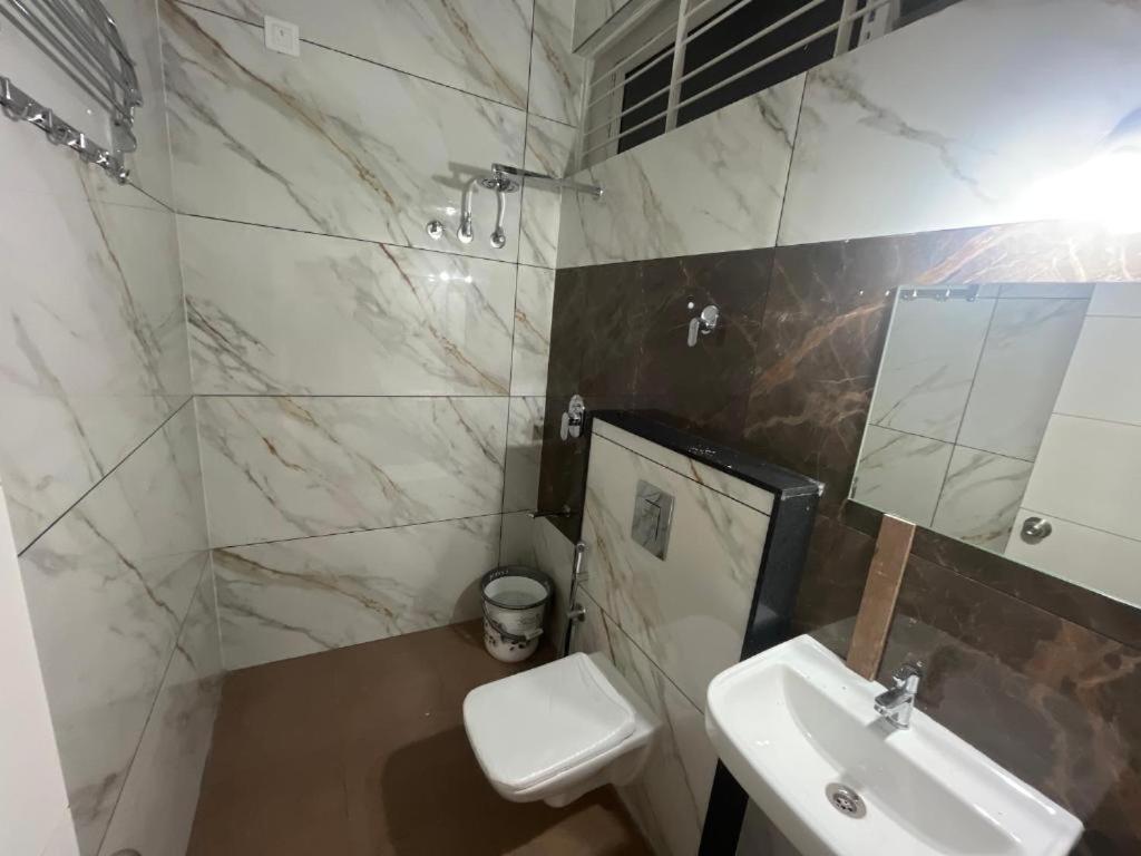Seema Palace Inn 1 Km From Railwaystaion 迈索尔 外观 照片