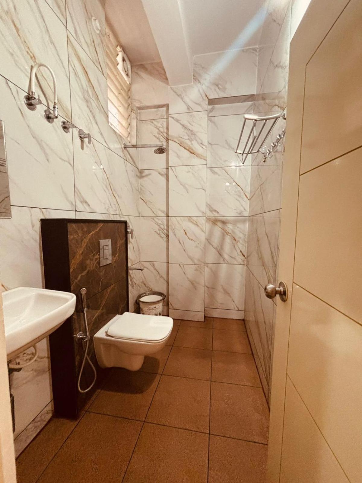 Seema Palace Inn 1 Km From Railwaystaion 迈索尔 外观 照片