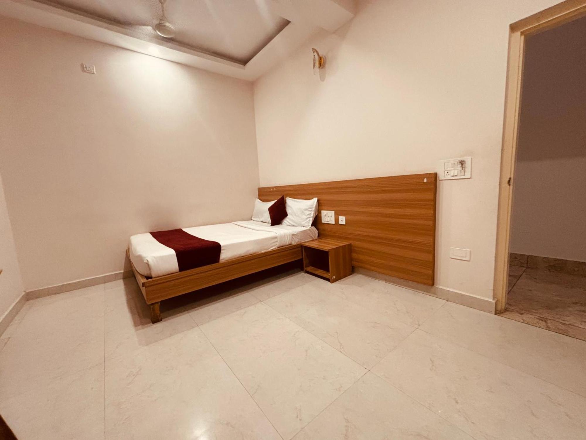 Seema Palace Inn 1 Km From Railwaystaion 迈索尔 外观 照片