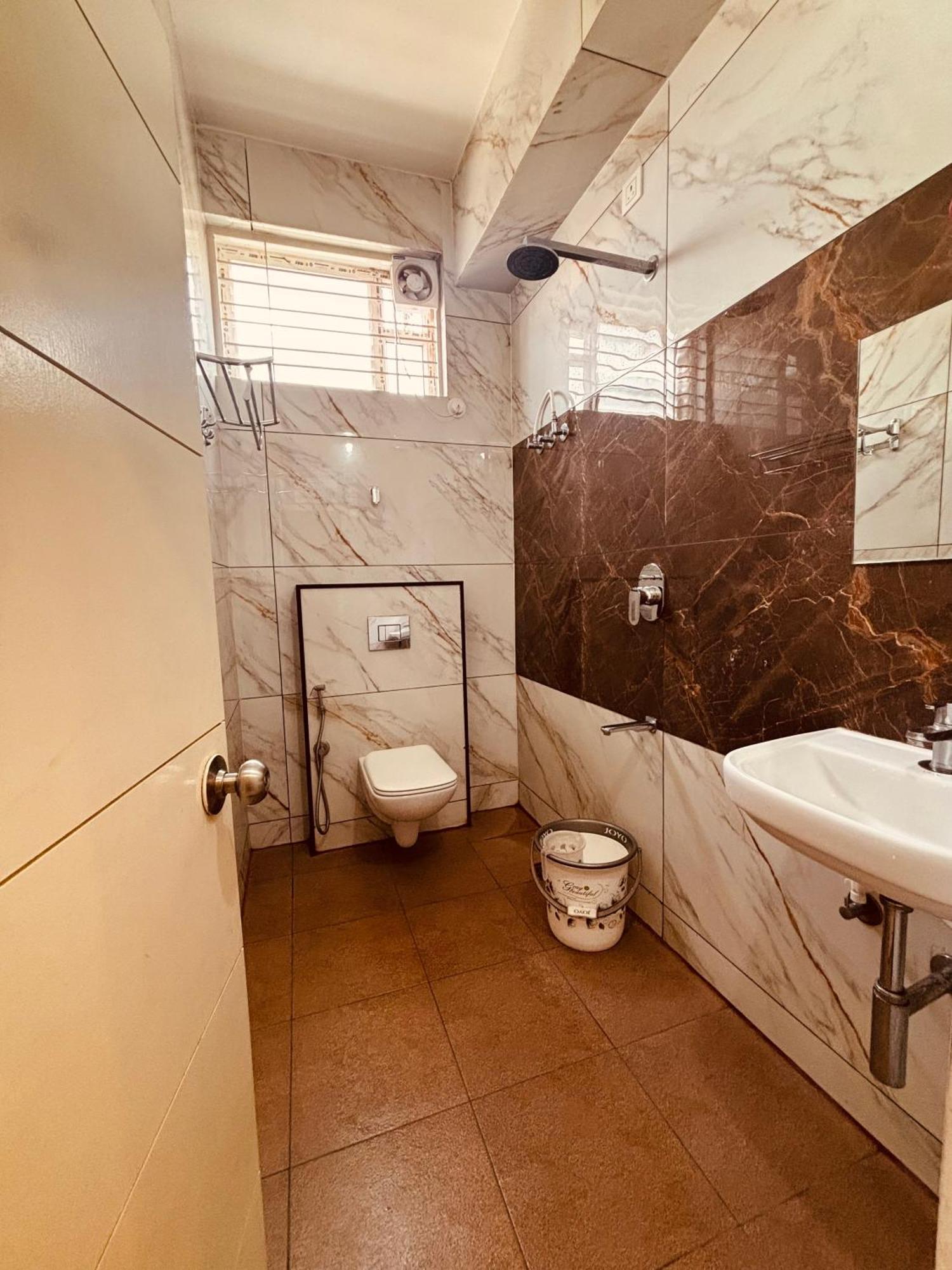 Seema Palace Inn 1 Km From Railwaystaion 迈索尔 外观 照片